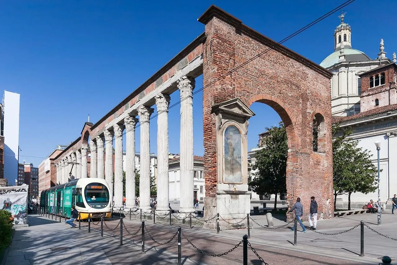 Duomo Views, Light, Jungle-Inspired Studio With Terrace Milán 0*,  Italia