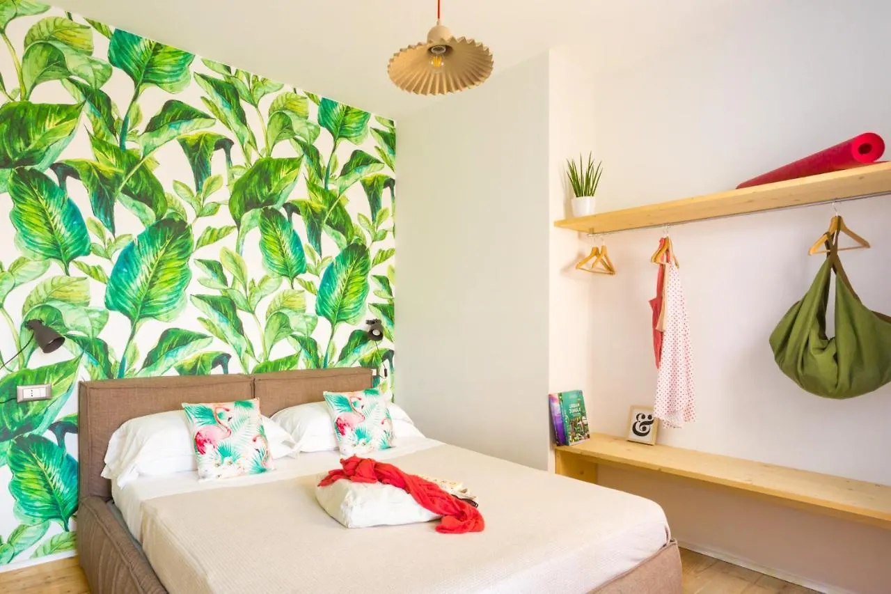 Duomo Views, Light, Jungle-Inspired Studio With Terrace Milán
