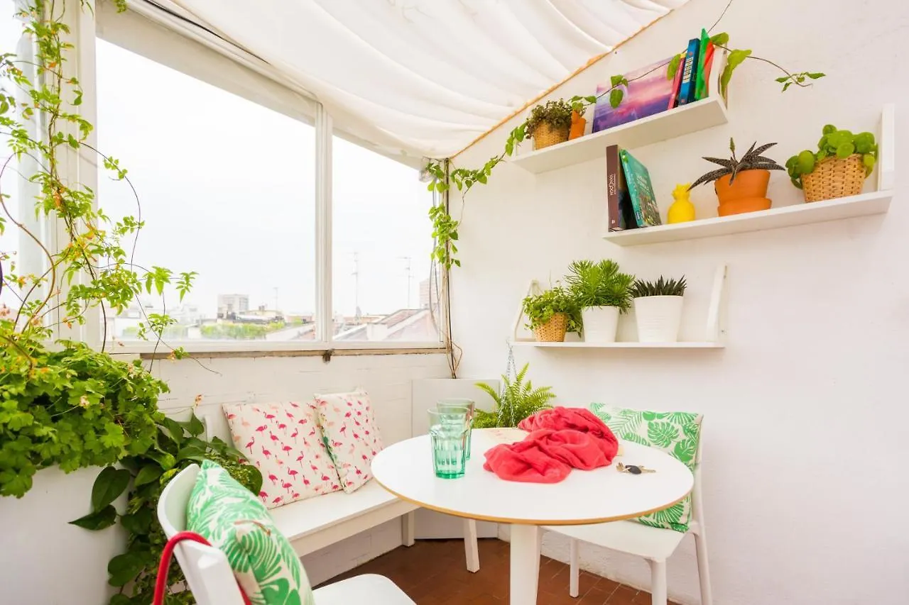 Duomo Views, Light, Jungle-Inspired Studio With Terrace Milán Italia