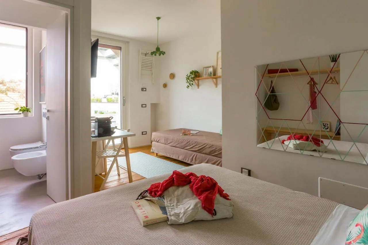 Duomo Views, Light, Jungle-Inspired Studio With Terrace Milán