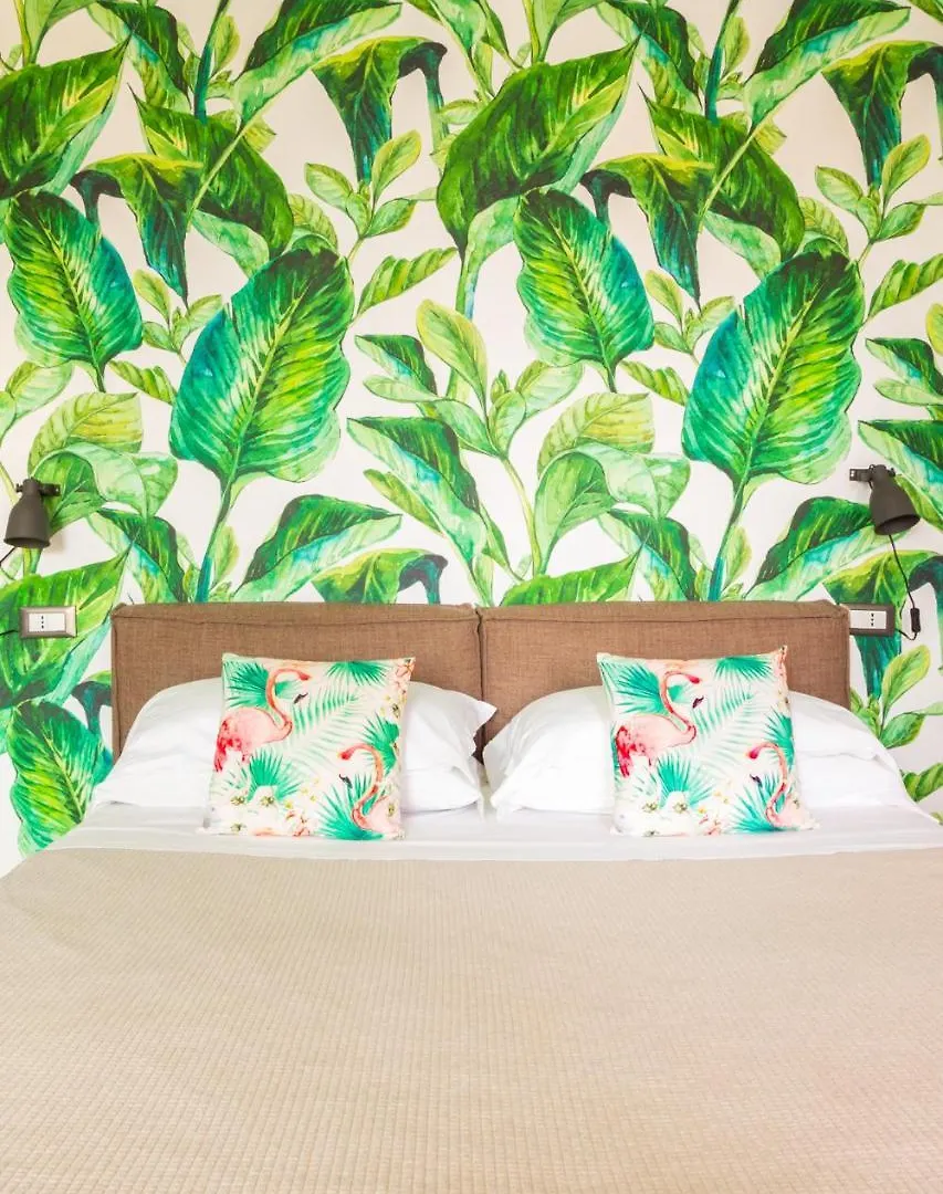 Duomo Views, Light, Jungle-Inspired Studio With Terrace Milán Italia