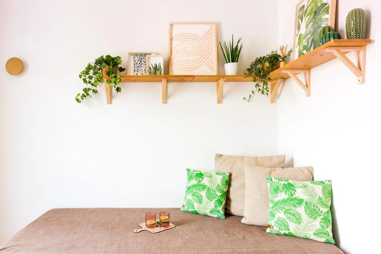 Duomo Views, Light, Jungle-Inspired Studio With Terrace Milán Apartamento