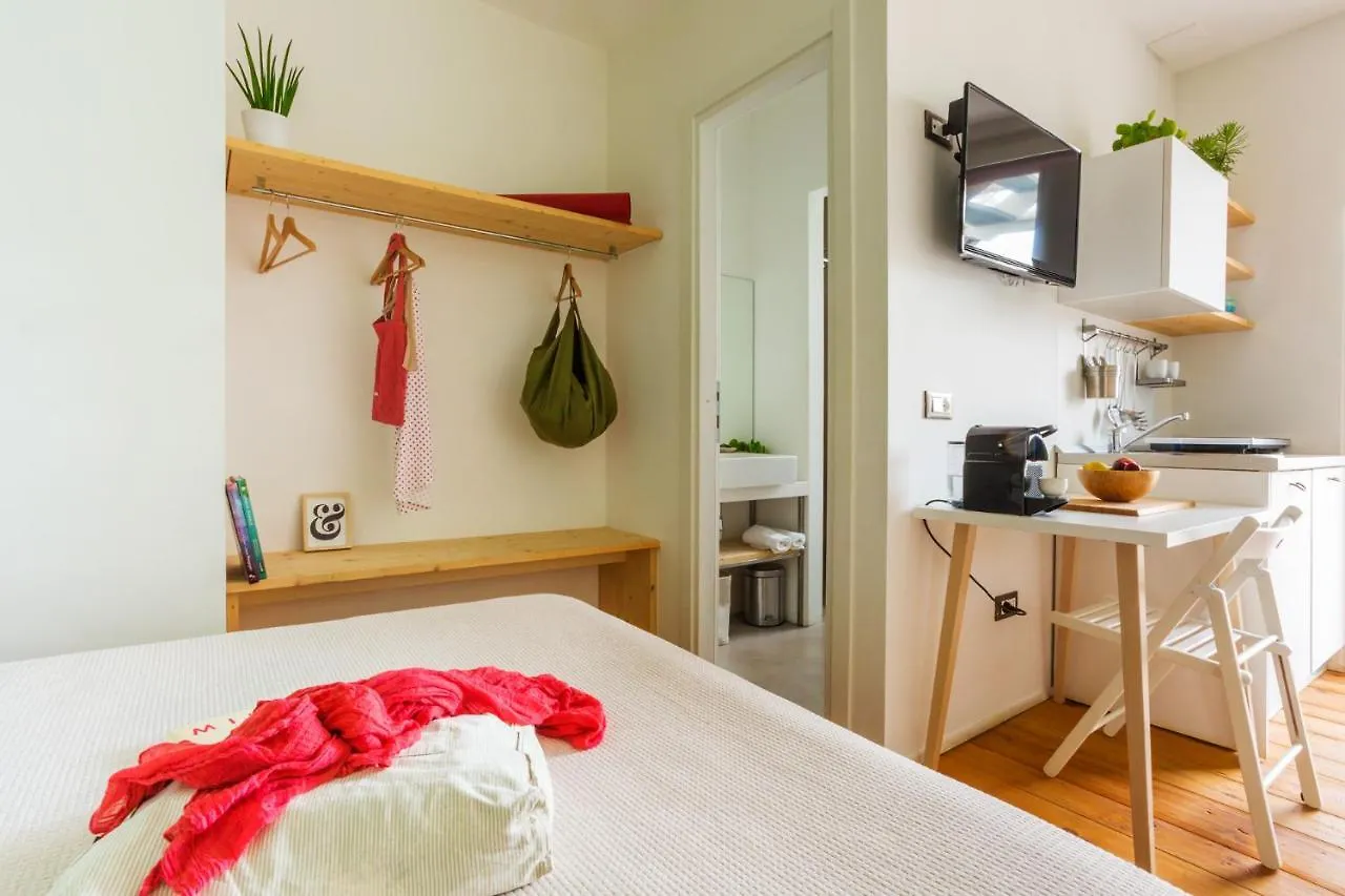Апартаменты Duomo Views, Light, Jungle-Inspired Studio With Terrace Милан